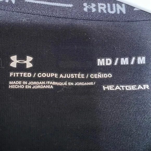 Under Armour HeatGear Running/ Gym Shirt , Size M Fitted - Picture 3 of 5